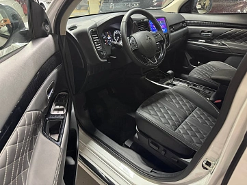 Mitsubishi Outlander, 2022г, передний привод, вариатор