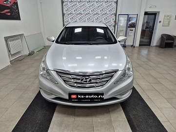 Hyundai Sonata, 2011г., передний привод, автомат