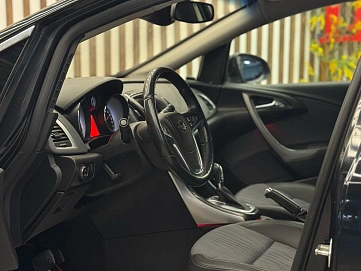 Opel Astra, 2013г., передний привод, автомат