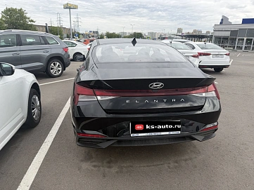 Hyundai Elantra, 2022г., передний привод, автомат