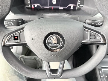 Skoda Superb, 2022г., передний привод, робот