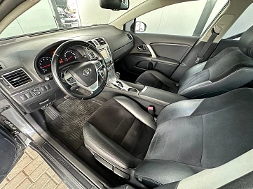 Toyota Avensis, 2012г., передний привод, вариатор