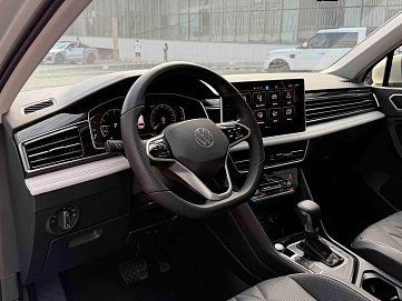 Volkswagen Tiguan, 2022г., передний привод, робот