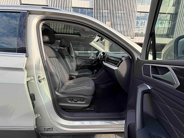 Volkswagen Tiguan, 2022г., передний привод, робот