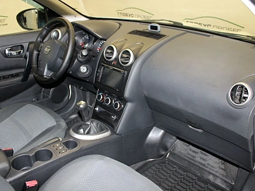 Nissan Qashqai, 2010г., передний привод, механика
