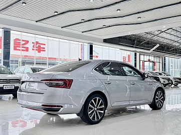 Skoda Superb, 2022г., передний привод, робот