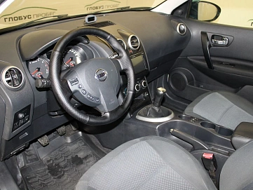 Nissan Qashqai, 2010г., передний привод, механика