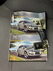 Opel Astra, 2011г., передний привод, механика