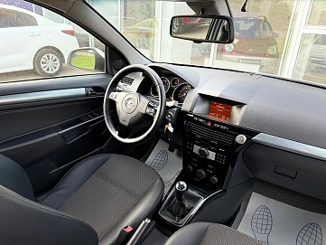 Opel Astra, 2013г., передний привод, механика