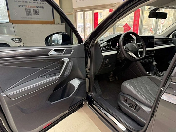 Volkswagen Tiguan, 2022г., передний привод, робот