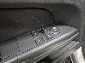 Opel Astra, 2012г., передний привод, механика