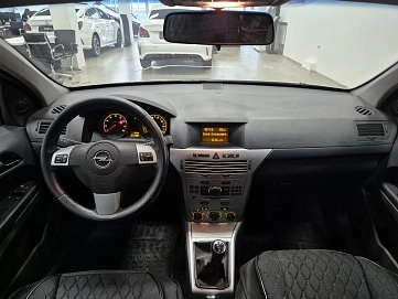 Opel Astra, 2012г., передний привод, механика