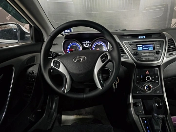 Hyundai Elantra, 2015г., передний привод, автомат