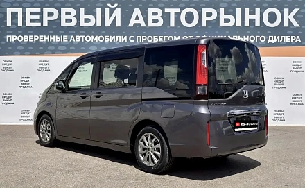 Honda Stepwgn, 2018г., передний привод, вариатор