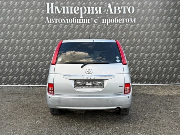 Toyota ISis, 2010г., передний привод, вариатор