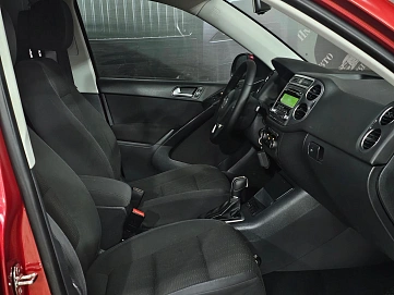 Volkswagen Tiguan, 2012г., передний привод, робот