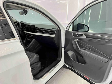 Volkswagen Tiguan, 2022г., передний привод, робот