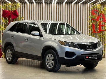 Kia Sorento, 2010г., передний привод, автомат