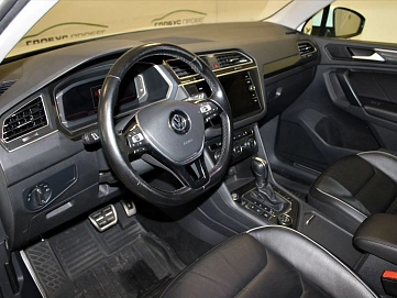 Volkswagen Tiguan, 2019г., полный привод, автомат
