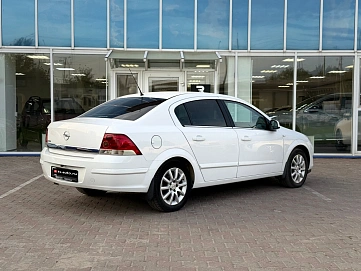 Opel Astra, 2013г., передний привод, механика