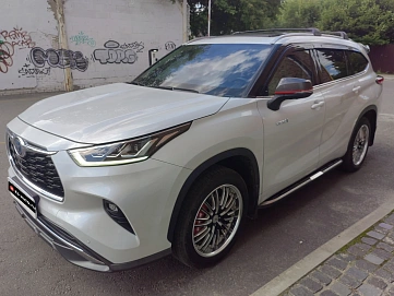 Toyota Highlander, 2022г, полный привод, автомат