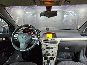 Opel Astra GTC, 2008г., передний привод, робот
