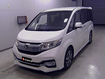 Honda Stepwgn, 2015г., передний привод, вариатор