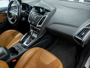 Ford Focus, 2012г., передний привод, робот