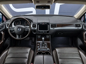 Volkswagen Touareg, 2011г., полный привод, автомат