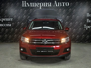 Volkswagen Tiguan, 2012г., передний привод, робот
