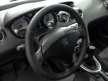 Peugeot 308, 2008г., передний привод, механика