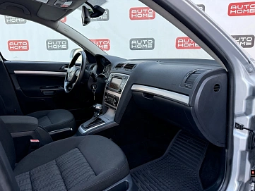 Skoda Octavia, 2010г., передний привод, робот