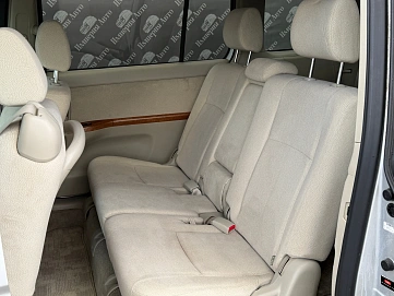 Toyota ISis, 2010г., передний привод, вариатор