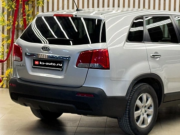 Kia Sorento, 2010г., передний привод, автомат