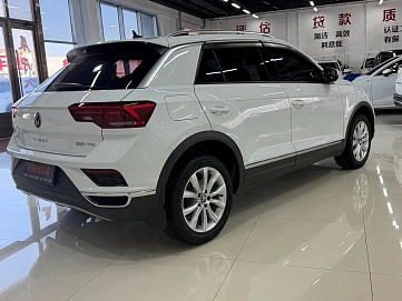 Volkswagen T-Roc, 2023г., передний привод, робот