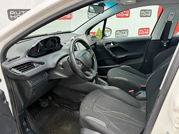 Peugeot 208, 2013г., передний привод, автомат