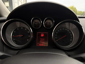 Opel Astra, 2013г., передний привод, автомат