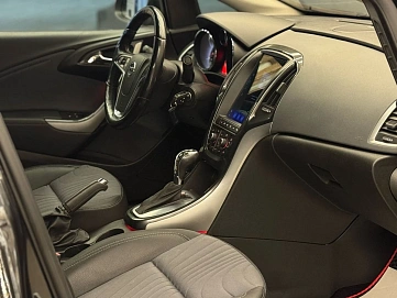Opel Astra, 2013г., передний привод, автомат