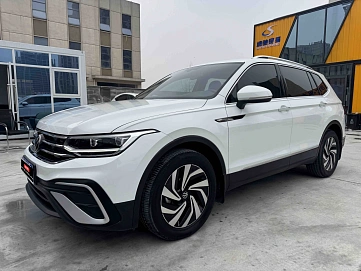 Volkswagen Tiguan, 2022г., передний привод, робот