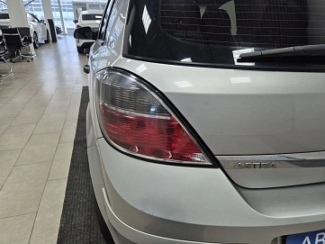 Opel Astra, 2012г., передний привод, механика