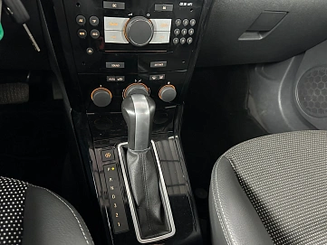 Opel Astra, 2009г., передний привод, автомат