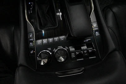 Lexus LX, 2018г., полный привод, автомат