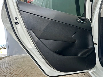 Peugeot 308, 2011г., передний привод, автомат
