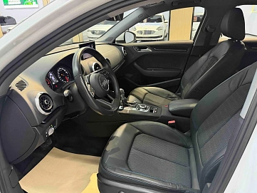 Audi A3, 2018г., передний привод, робот
