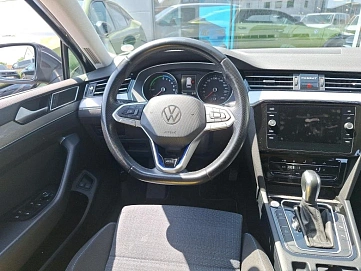 Volkswagen Passat, 2021г, передний привод, робот