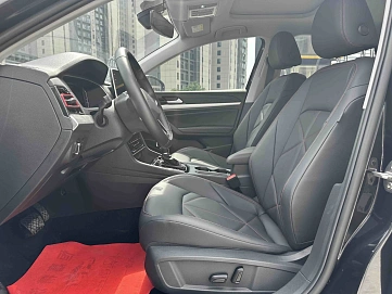 Volkswagen Lavida, 2023г., передний привод, робот
