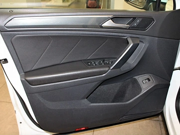 Volkswagen Tiguan, 2019г., полный привод, автомат