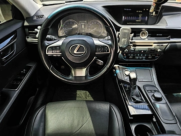 Lexus ES, 2017г., передний привод, автомат