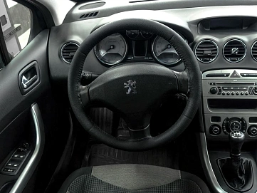 Peugeot 308, 2008г., передний привод, механика