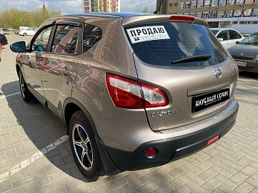 Nissan Qashqai, 2012г., передний привод, механика